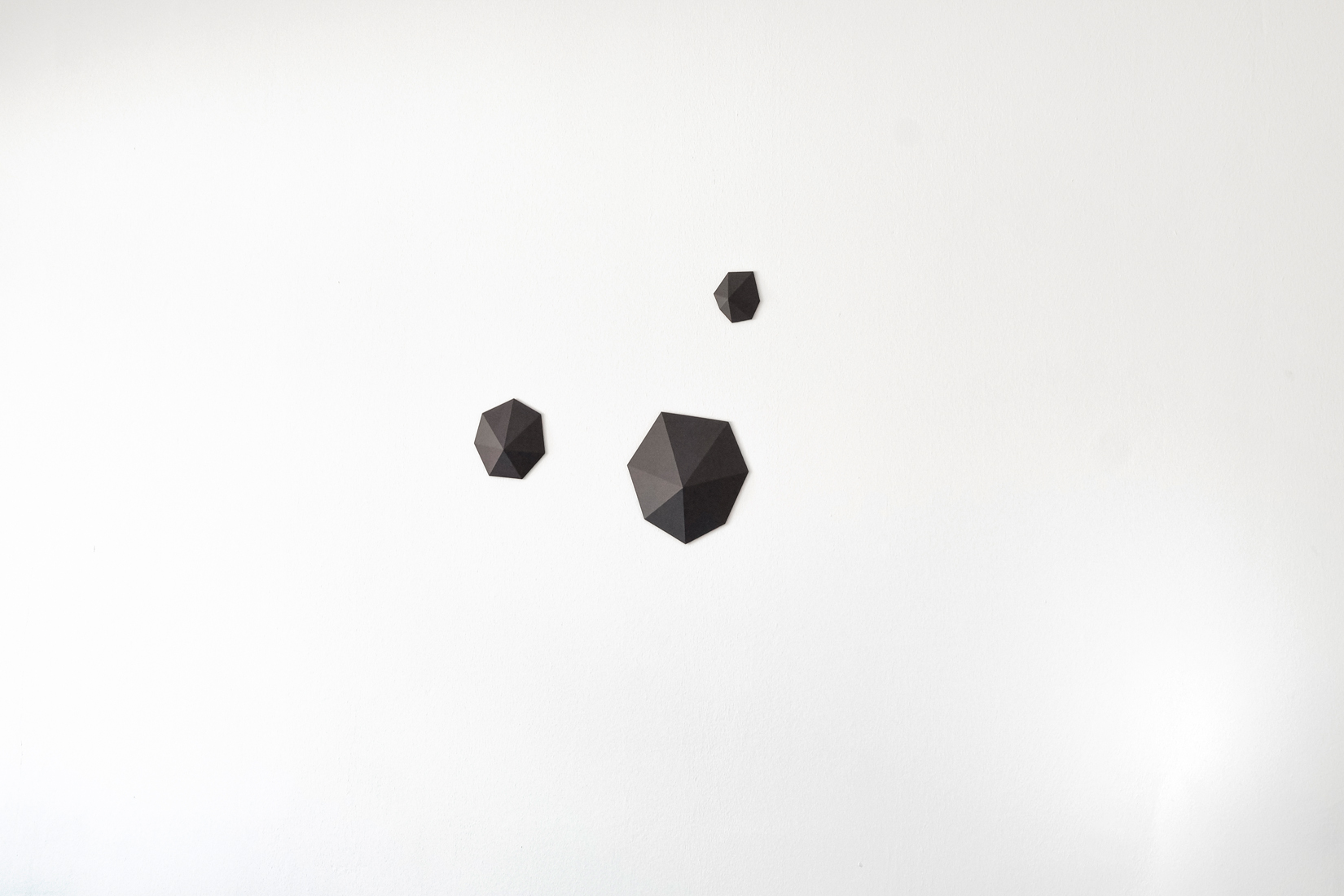 Wall objects, black, unique piece, art and design, art or design, exclusive furniture design, interior design, interior architecture, unique piece, collectible design, Wandobjekte, schwarz, Kunst und Design, Kunst oder Design, Exklusives Möbeldesign, Innenarchitektur, Einzelstück, Sammlungsstück, Objets muraux, noir, art et design, art ou design, mobilier design exclusif, design d’intérieur, architecture d’intérieur, pièce unique, design de collection. 