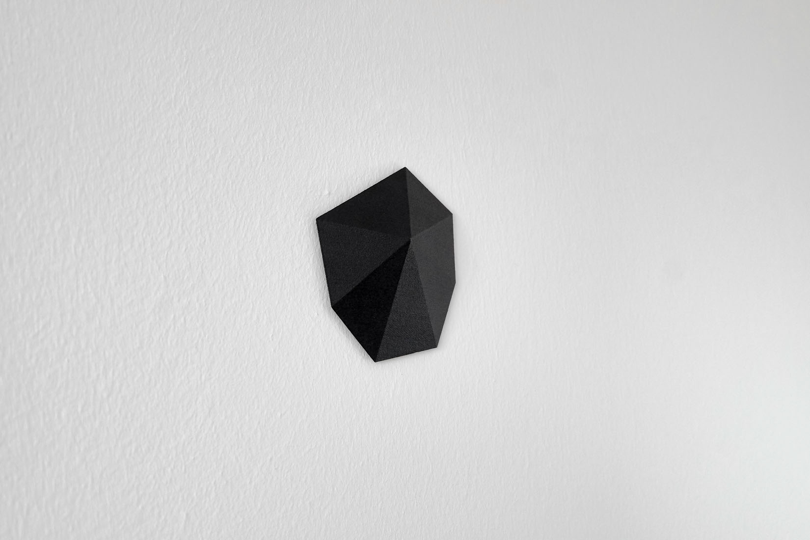 Wall object, black, unique piece, art and design, art or design, exclusive furniture design, interior design, interior architecture, unique piece, collectible design, Wandobjekt, schwarz, Kunst und Design, Kunst oder Design, Exklusives Möbeldesign, Innenarchitektur, Einzelstück, Sammlungsstück, Objet mural, noir, art et design, art ou design, mobilier design exclusif, design d’intérieur, architecture d’intérieur, pièce unique, design de collection. 
