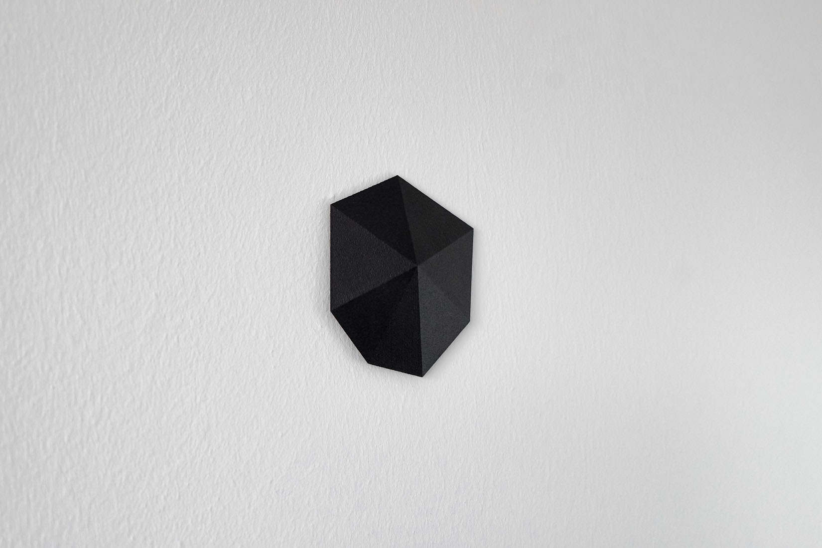 Wall object, black, unique piece, art and design, art or design, exclusive furniture design, interior design, interior architecture, unique piece, collectible design, Wandobjekt, schwarz, Kunst und Design, Kunst oder Design, Exklusives Möbeldesign, Innenarchitektur, Einzelstück, Sammlungsstück, Objet mural, noir, art et design, art ou design, mobilier design exclusif, design d’intérieur, architecture d’intérieur, pièce unique, design de collection. 