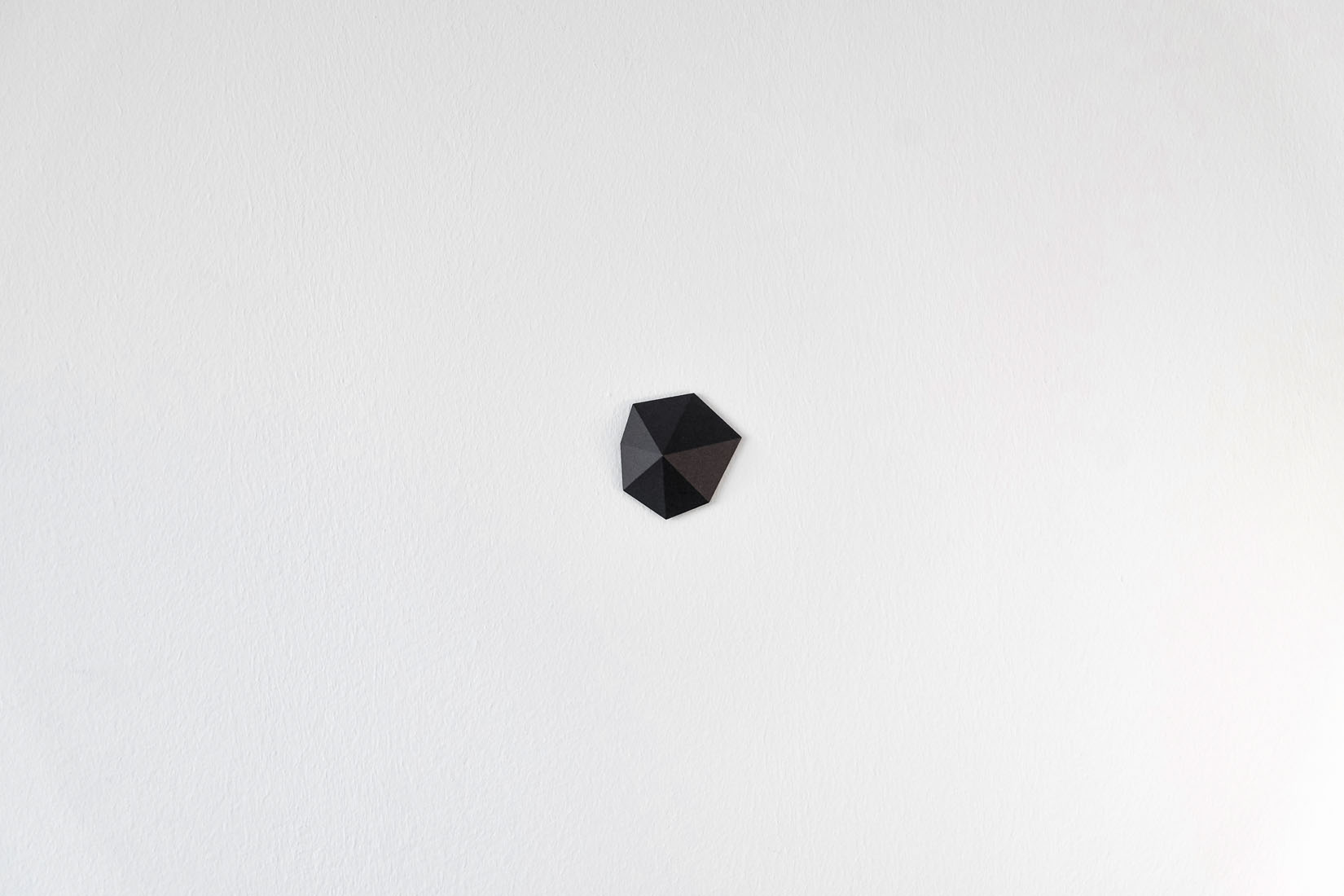 Wall object, black, unique piece, art and design, art or design, exclusive furniture design, interior design, interior architecture, unique piece, collectible design, Wandobjekt, schwarz, Kunst und Design, Kunst oder Design, Exklusives Möbeldesign, Innenarchitektur, Einzelstück, Sammlungsstück, Objet mural, noir, art et design, art ou design, mobilier design exclusif, design d’intérieur, architecture d’intérieur, pièce unique, design de collection. 