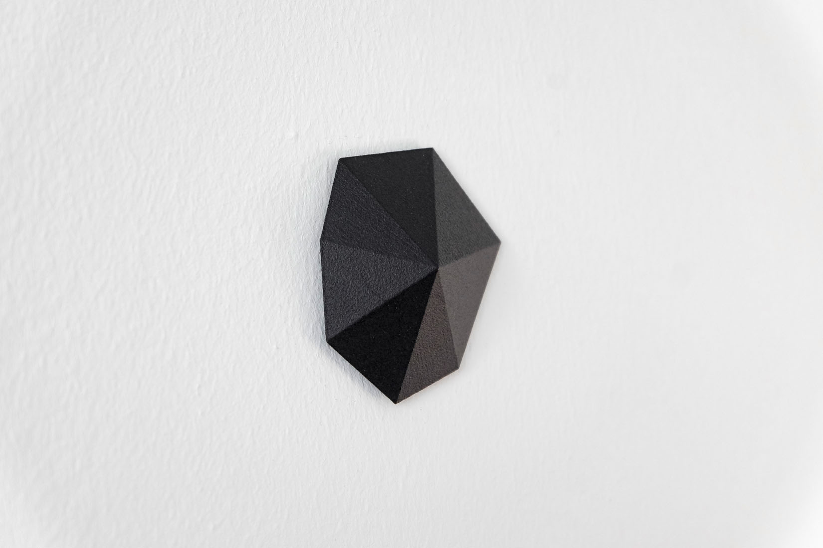 Wall object, black, unique piece, art and design, art or design, exclusive furniture design, interior design, interior architecture, unique piece, collectible design, Wandobjekt, schwarz, Kunst und Design, Kunst oder Design, Exklusives Möbeldesign, Innenarchitektur, Einzelstück, Sammlungsstück, Objet mural, noir, art et design, art ou design, mobilier design exclusif, design d’intérieur, architecture d’intérieur, pièce unique, design de collection. 